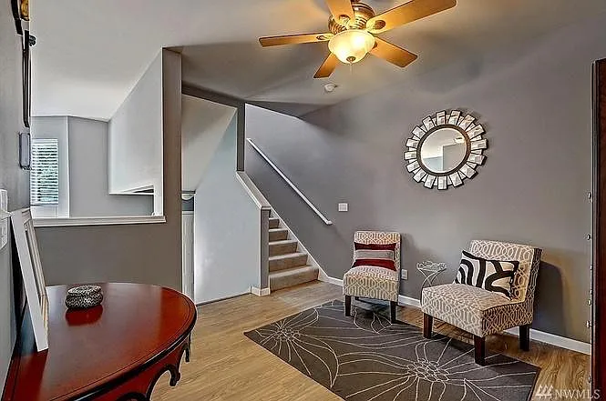 440 Tacoma Ave NE — Photo 3