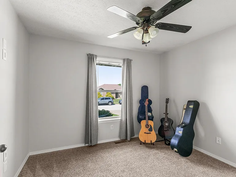 736 W Logan St — Photo 5