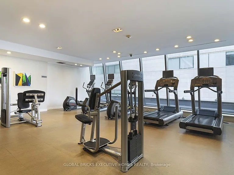 832 Bay St #501 — Photo 7