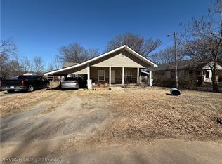 805 Grady Ave, Poteau, OK 74953
