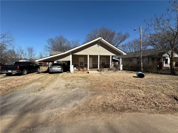 805 Grady Ave, Poteau, OK 74953