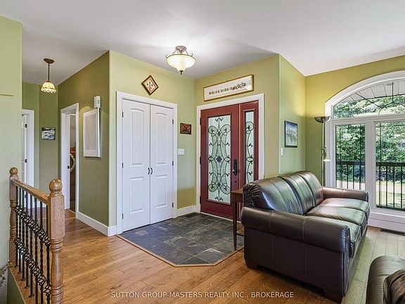 3rd image of 139 Country Woods Dr