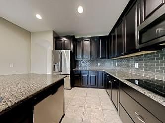 4th image of 713 Albatross Ln