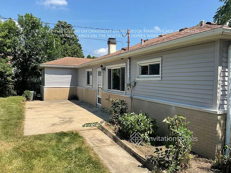 325 Glendale Ln — Photo 13