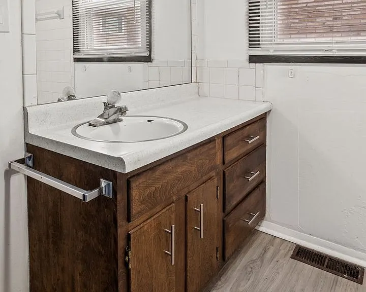 Hollyglen Apartments - Your Next Home in the Heart of Yorktown Schools — Photo 36