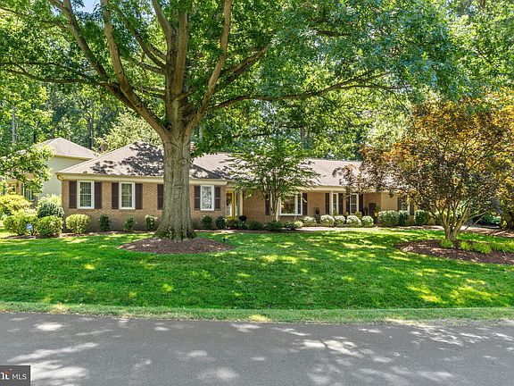 2nd image of 10835 Oakcrest Ct