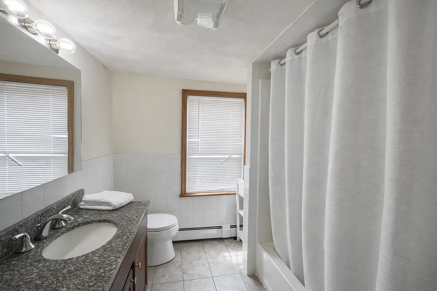 4 bed, 1350 sqft, $3,745 — Photo 4