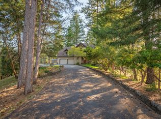 701 Shadow Hills Dr, Grants Pass, OR 97526