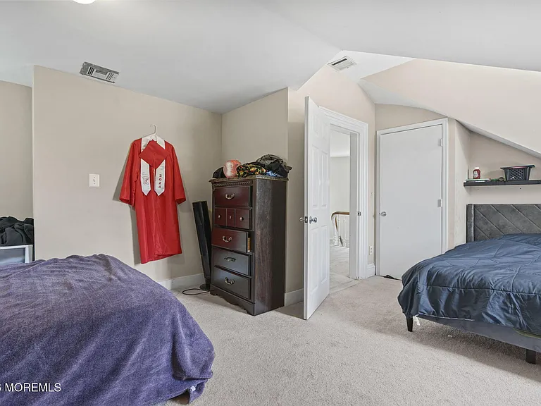 103 Main St #UPSTAIRS — Photo 24