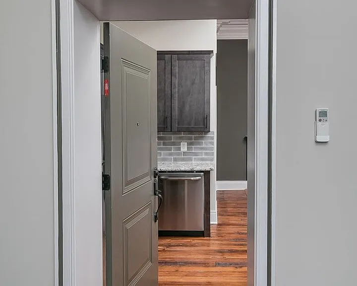 814 Cathedral St — Photo 3