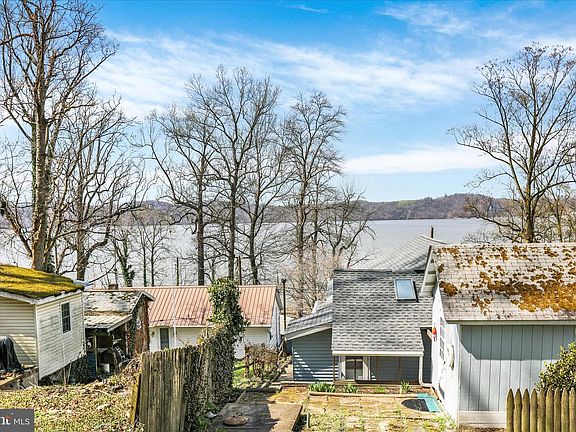 4th image of 408 Circle Ln