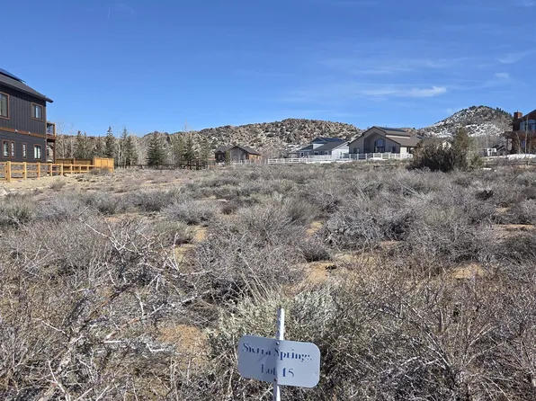 250 Sierra Springs Dr, Crowley Lake, CA 93546