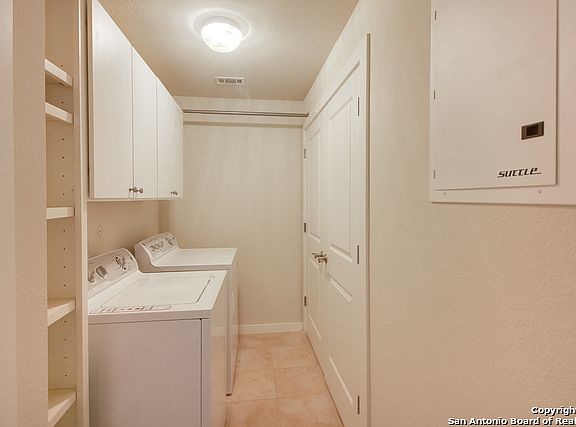 4th image of 7342 Oak Manor Dr
