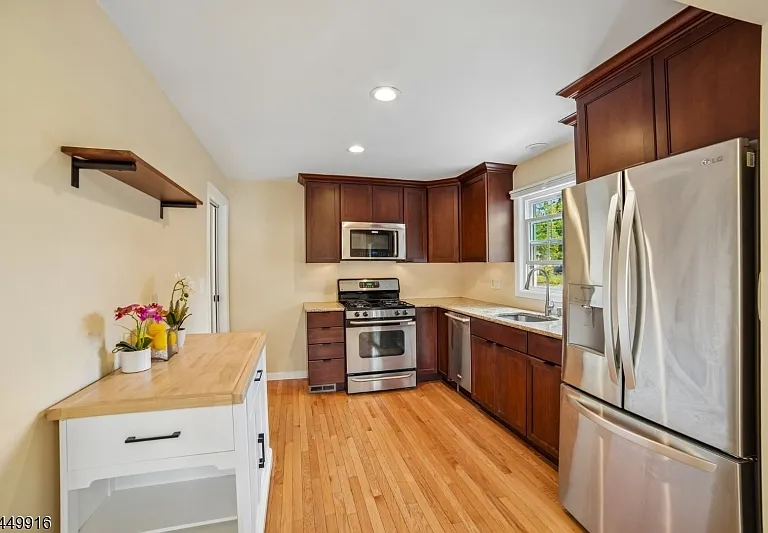 18 Columbia Ave — Photo 7