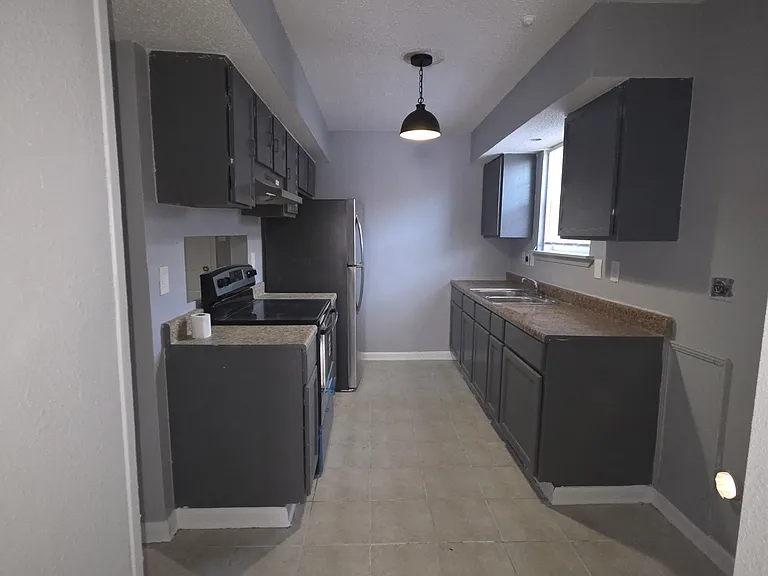 7843-7845 Sail St — Photo 3