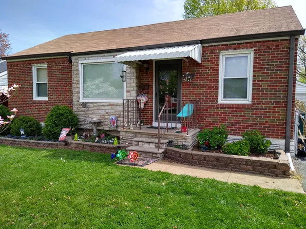 9818 Chesterton Dr, Saint Louis, MO 63123