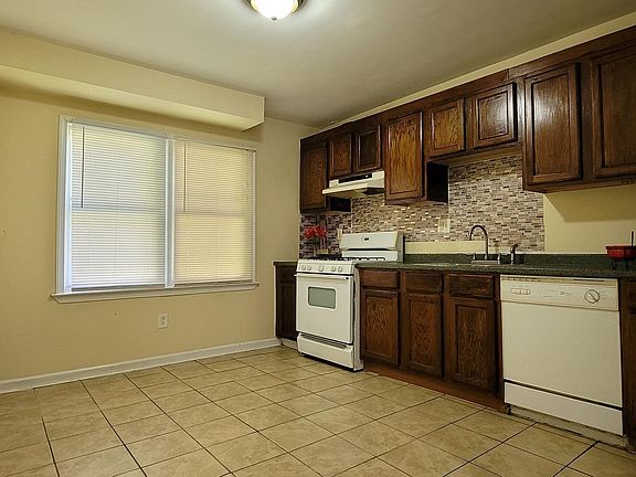5th image of 8583 Pioneer Dr