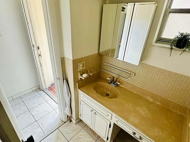 215 SE 3rd Ave — Photo 9