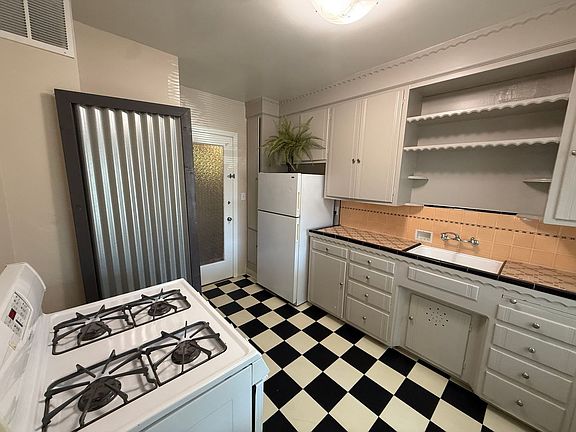 2nd image of 1706 11th St #7