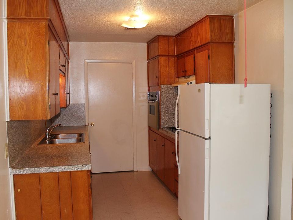 2nd image of 405 1/2 Rockwood Ln