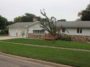 208 Elm St, Ireton, IA 51027