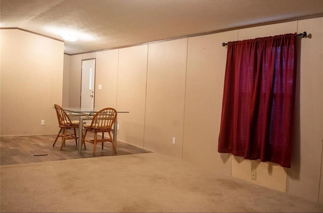 3 bed, 2.0 bath, 1064 sqft, $1,350 — Photo 3