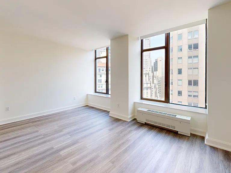10 Hanover Square — Photo 43