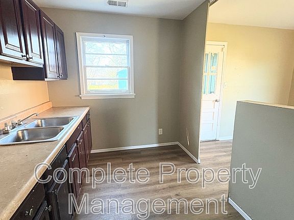 3rd image of 1408 16th St SW