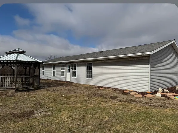 2067 New Lake Rd, Jacksonville, IL 62650