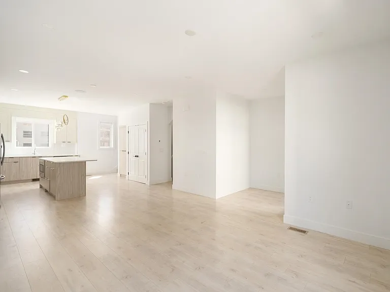 15950 Alder Pl #2 — Photo 4