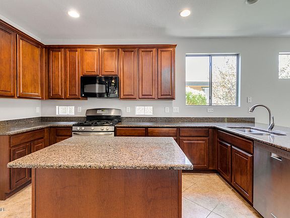 3rd image of 4064 E Park Ave