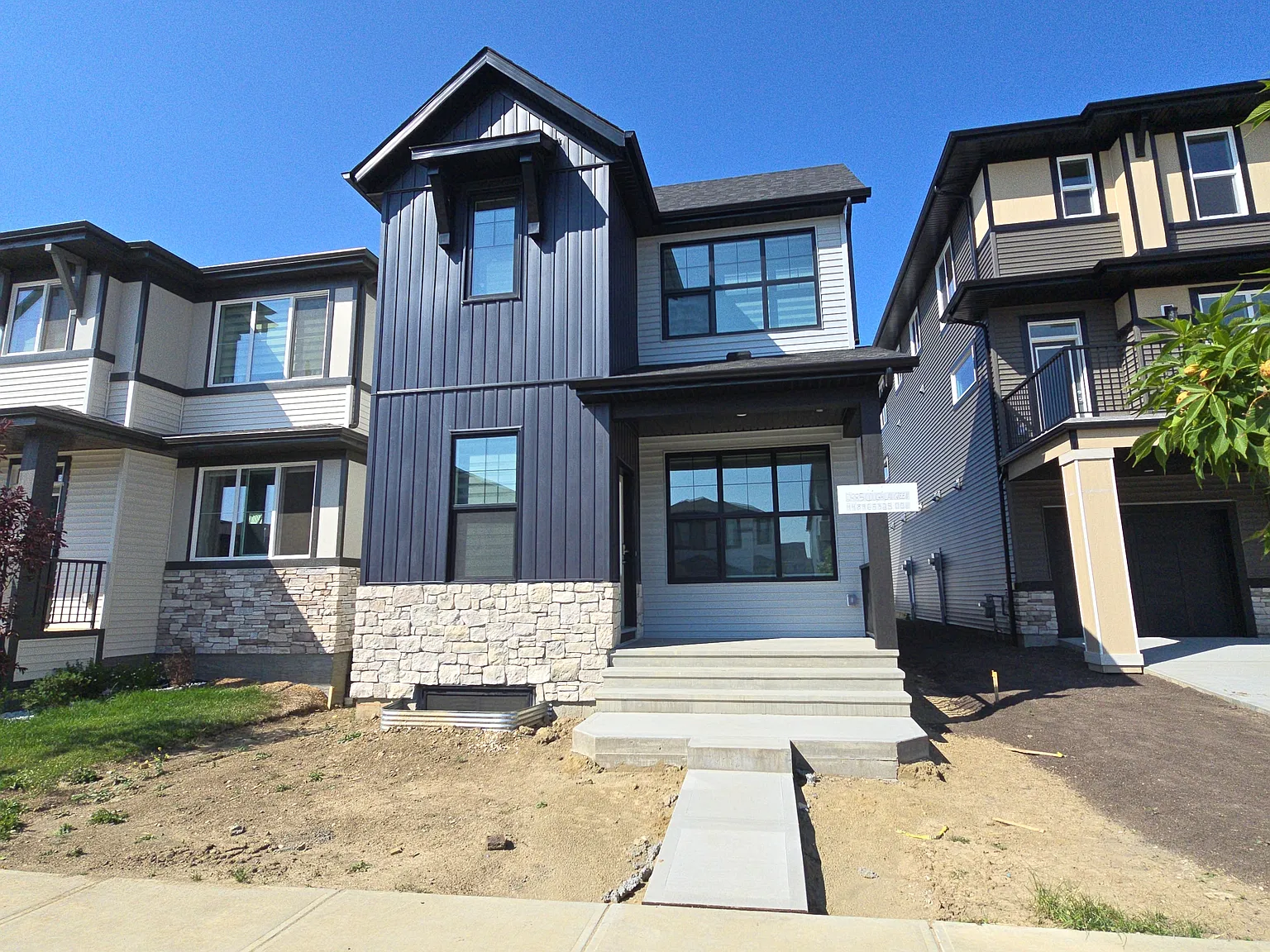 2885 Coughlan Green — Photo 1