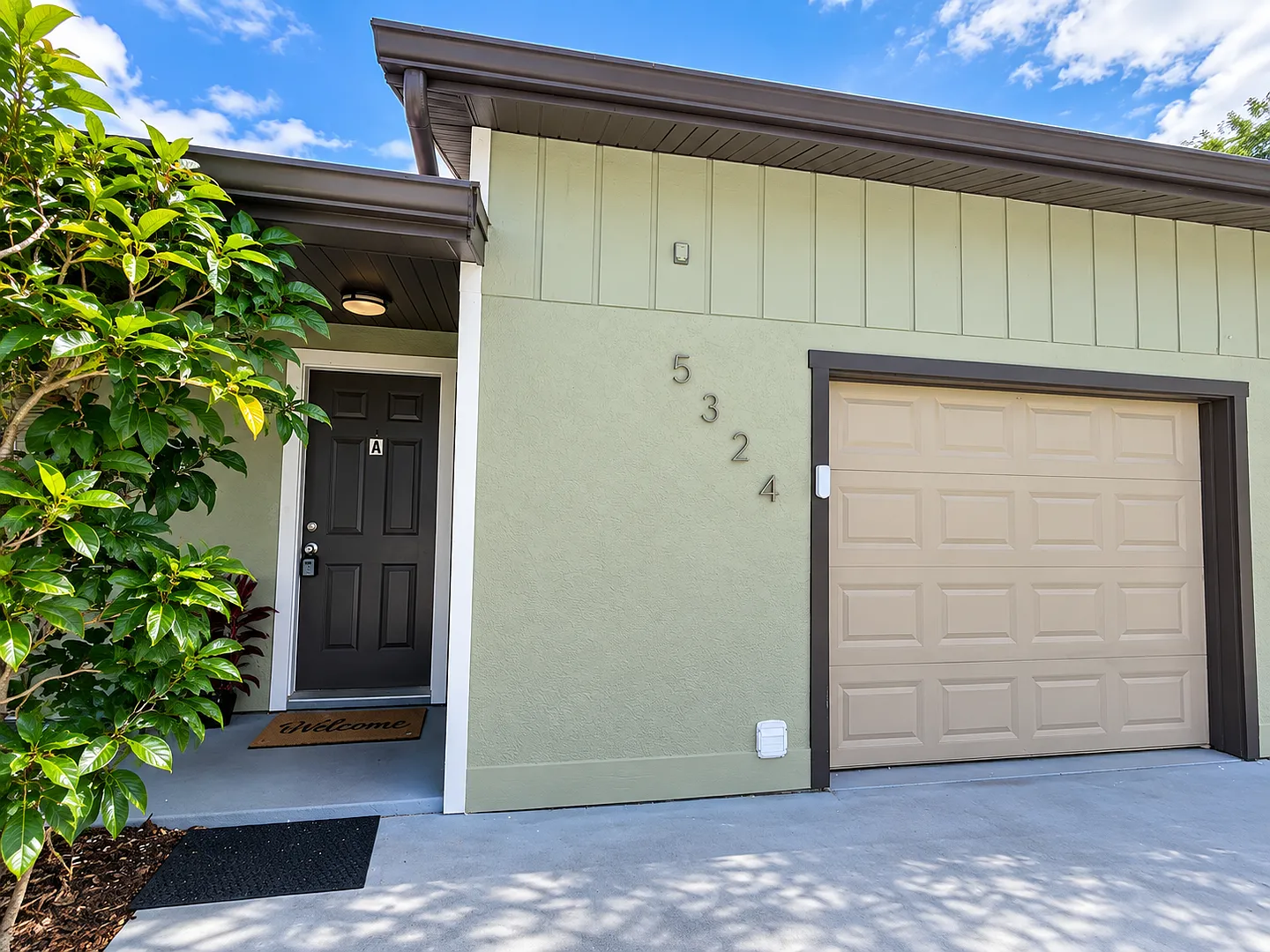 Nice 2 bed/ 2 bath/ 1 car garage near SRQ Airport - Ringling Museum Area — Photo 2