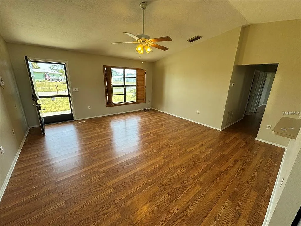 3 bed, 2.0 bath, 1234 sqft, $1,750 — Photo 4