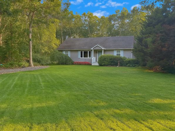 22 Cheshire Dr