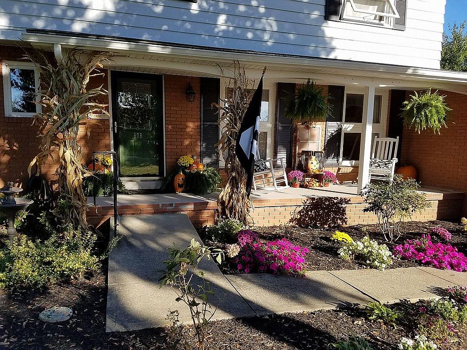 2nd image of 808 Thomas Ave