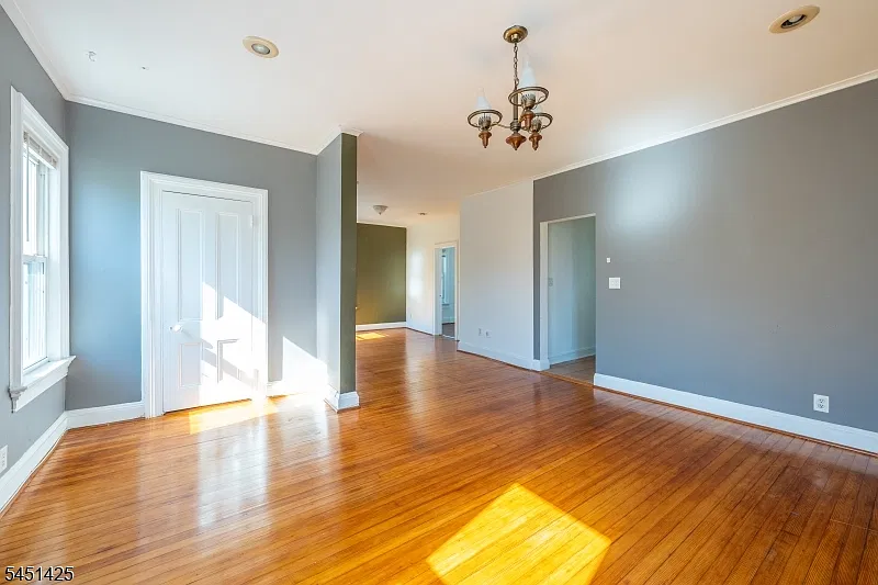 3 bed, 1.0 bath, $2,275 — Photo 3