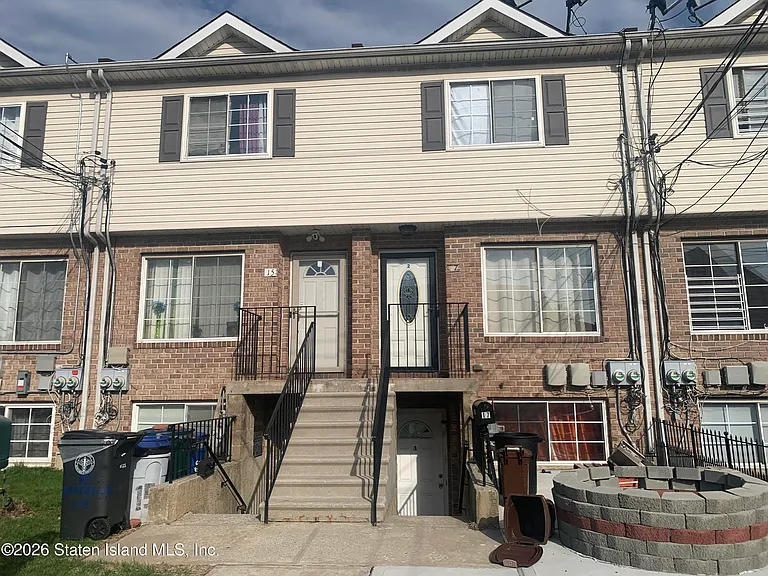 17 Mersereau Ave — Photo 1