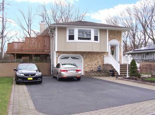 436 Fir Grove Rd, Ronkonkoma, NY 11779