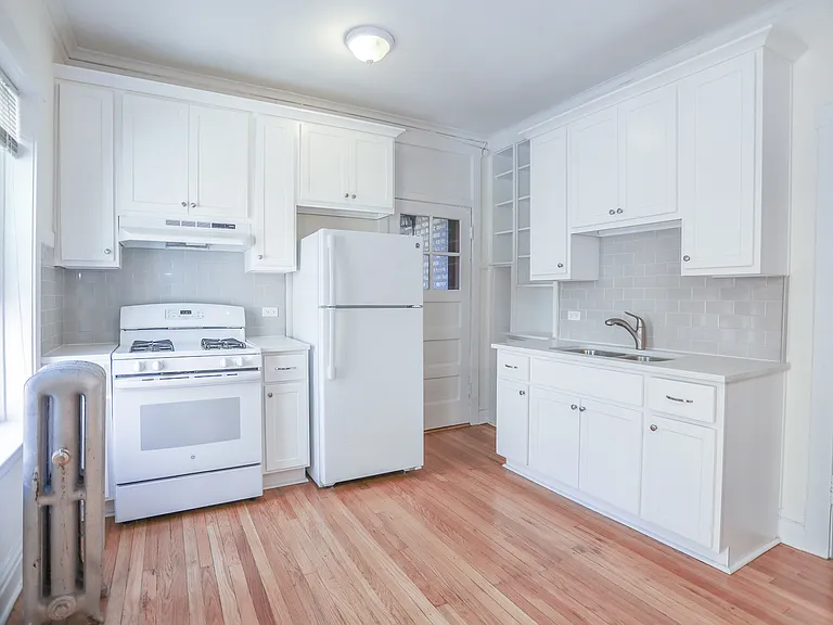 2852 W Eastwood Ave #1 — Photo 1