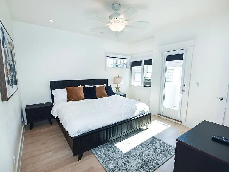 843 C Ave — Photo 11