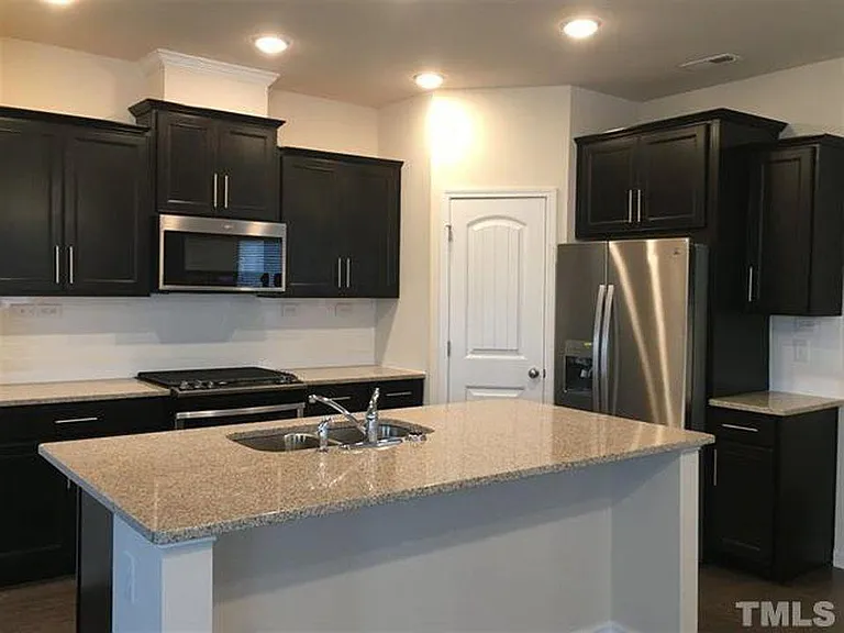 2400 Mynster Dr — Photo 2