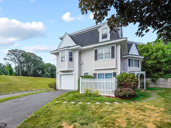 14 Victoria Gdn #B, Framingham, MA 01701