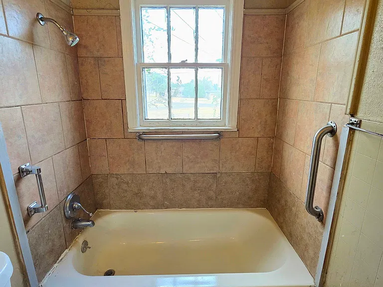 1319 Sycamore St — Photo 22