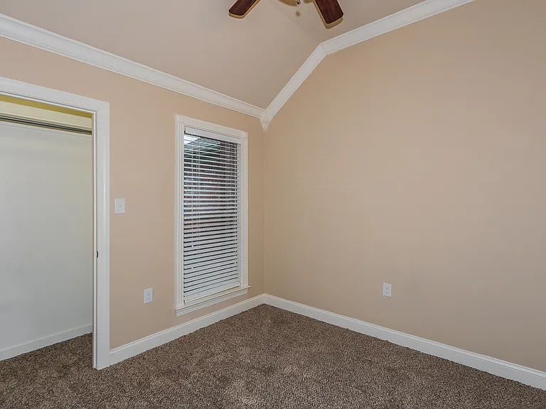 127 Chambery Dr — Photo 10