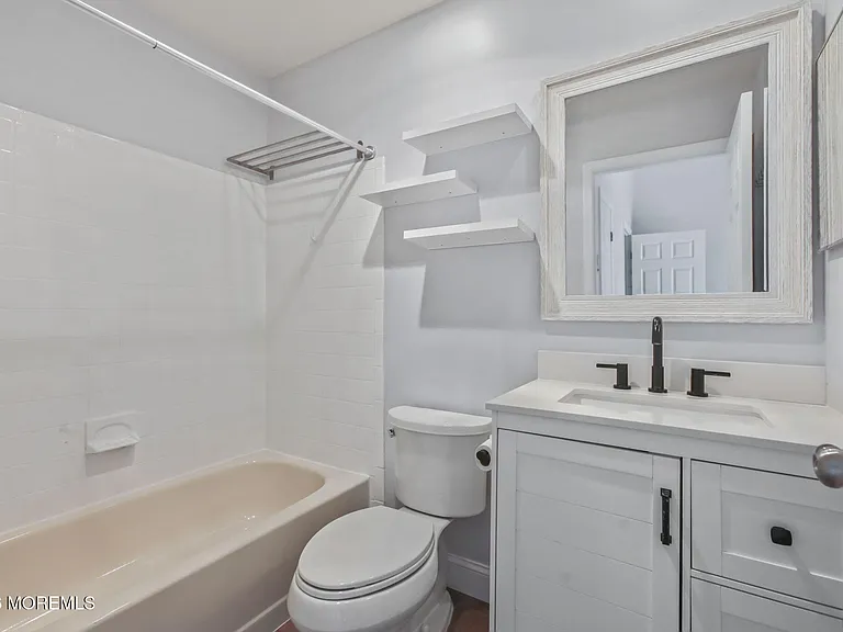 761 Banyan Ct — Photo 35