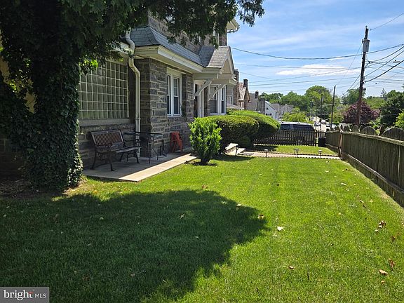 3rd image of 1806 Garrett Rd