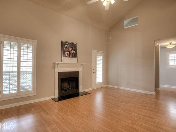 4th image of 3961-210 Riverlook Pkwy SE #13