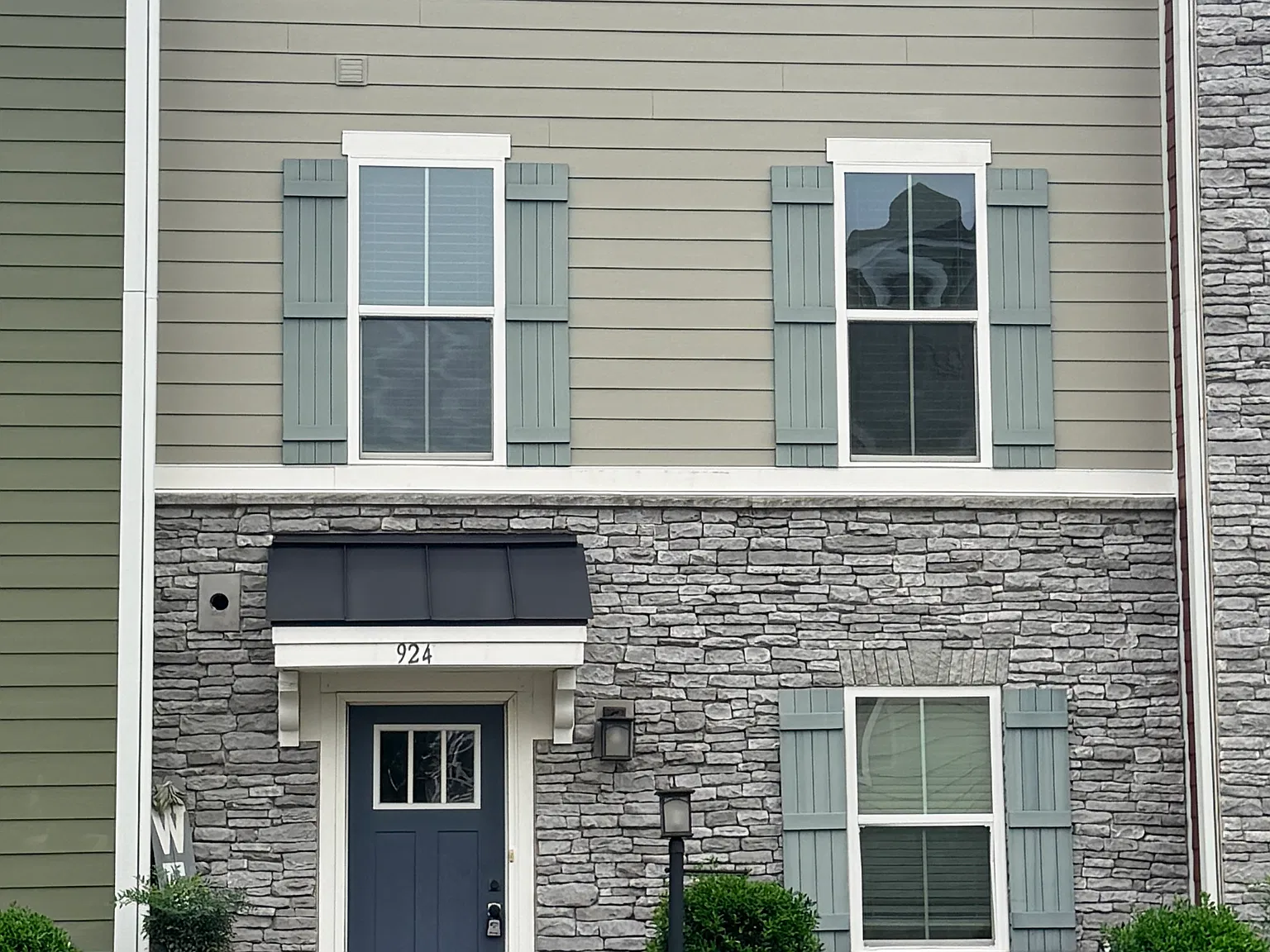 3 bed, 1989 sqft, $2,650 — Photo 1