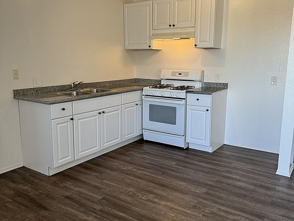 2nd image of 724 Bernard St APT 6